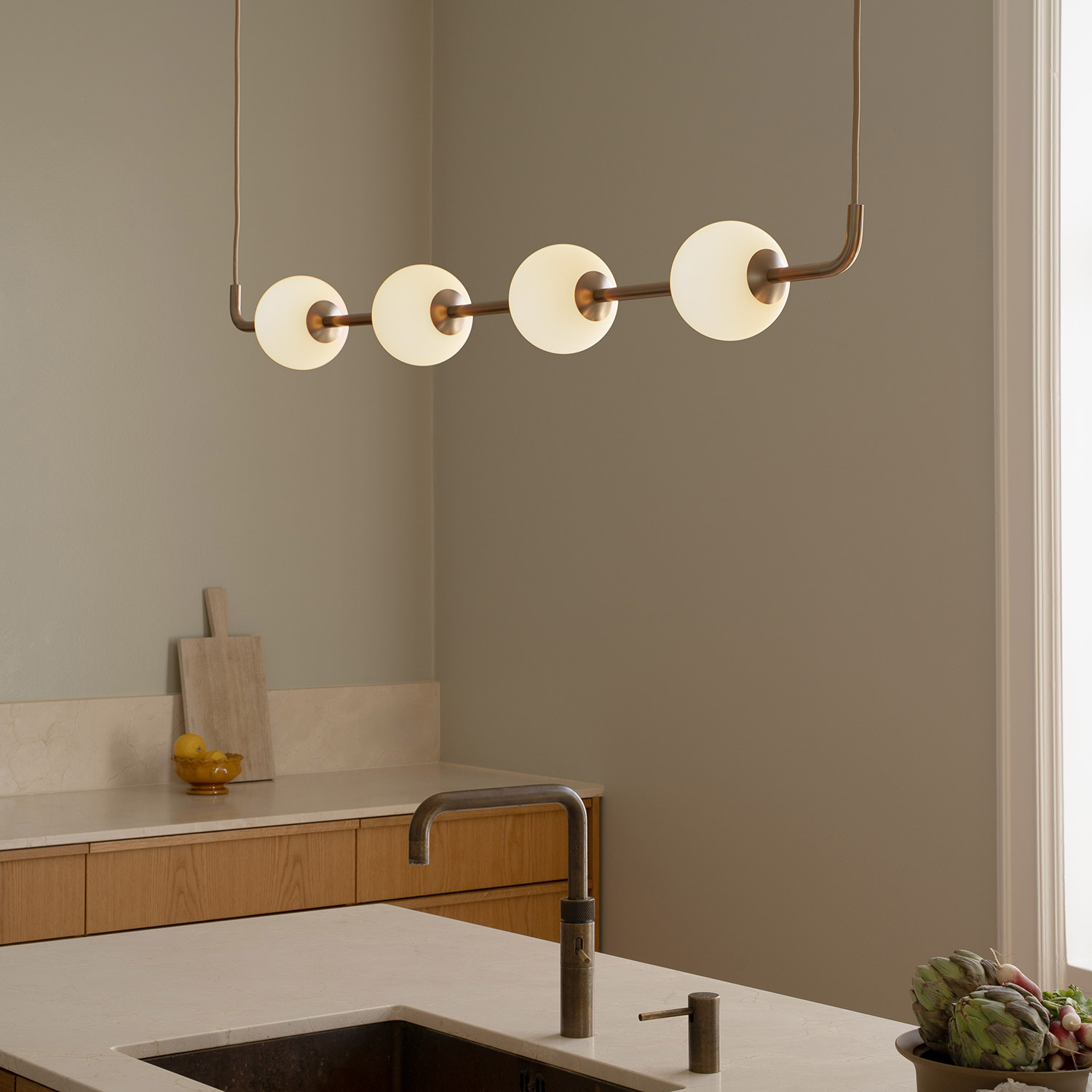 UMAGE - Audrey Linear Pendelleuchte messing