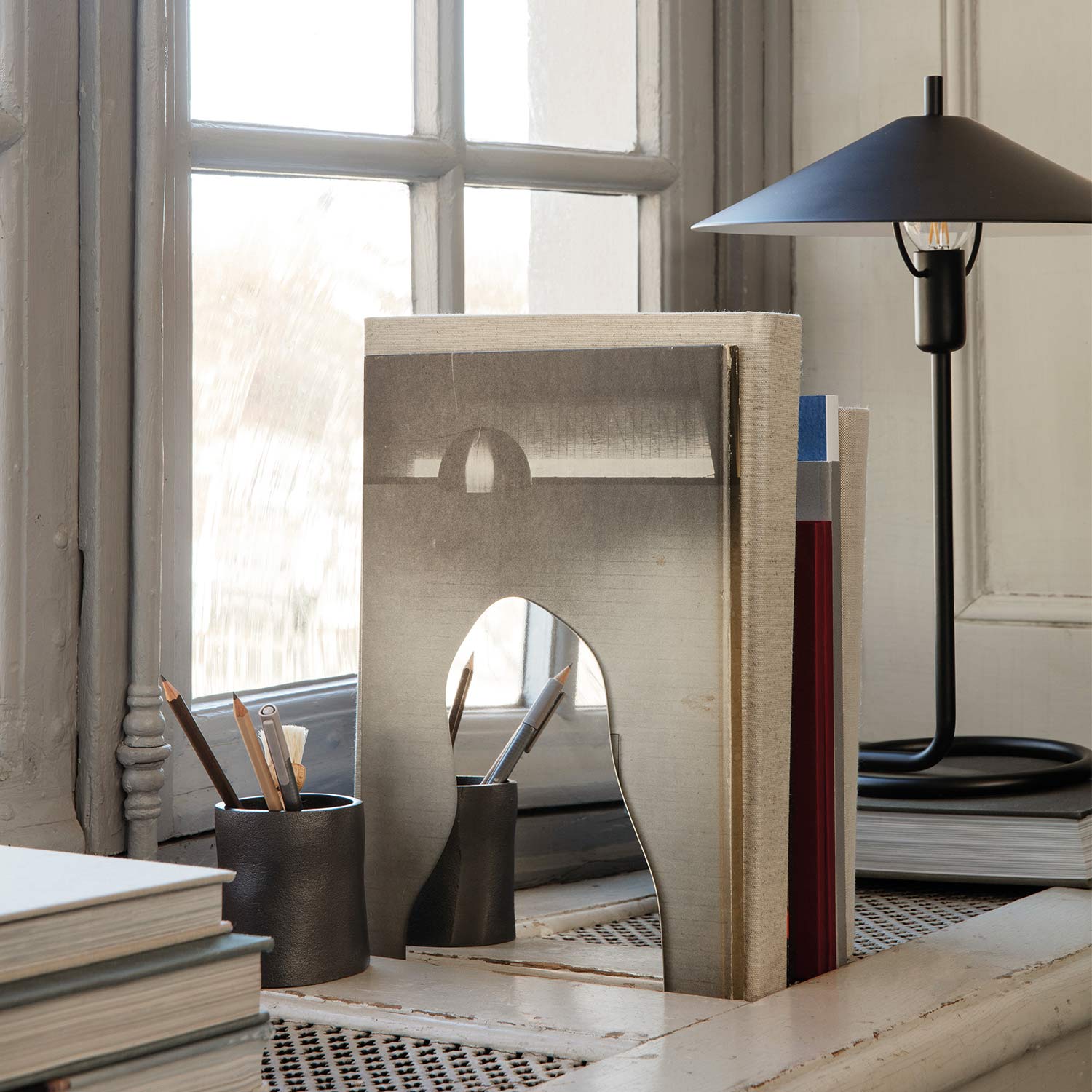 ferm living pond buecherstuetze bookends 81346