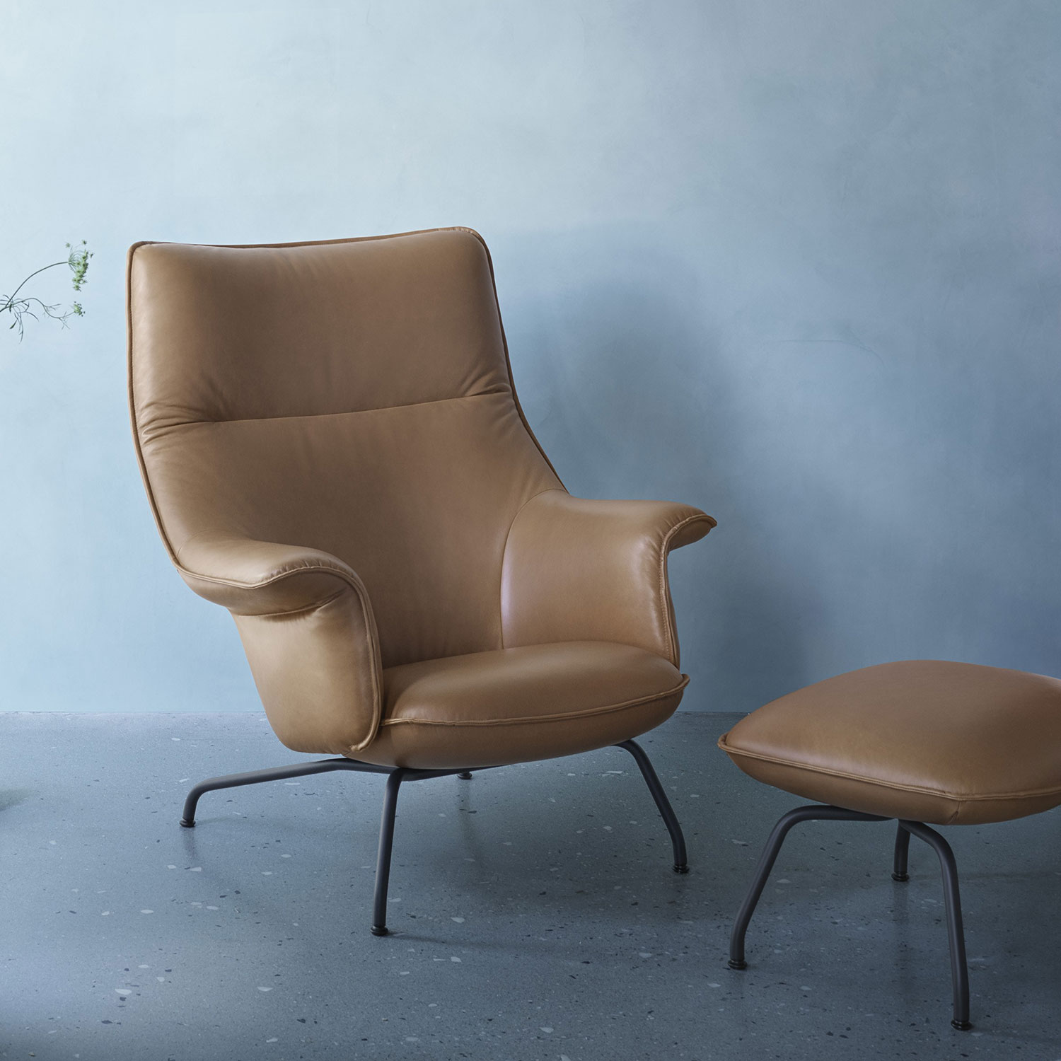 muuto Doze lounge chair refine leather cognac anthracite mit ottoman 99201