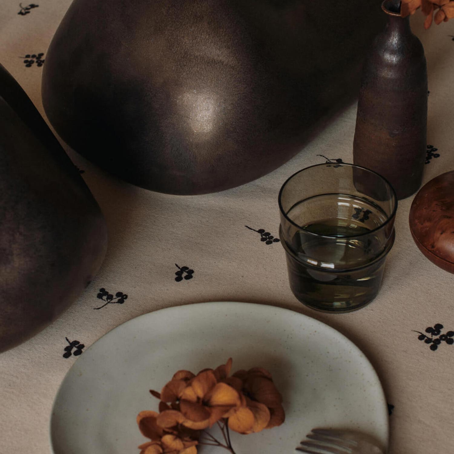 Ferm Living - Baies Tischdecke natur/dark chocolate