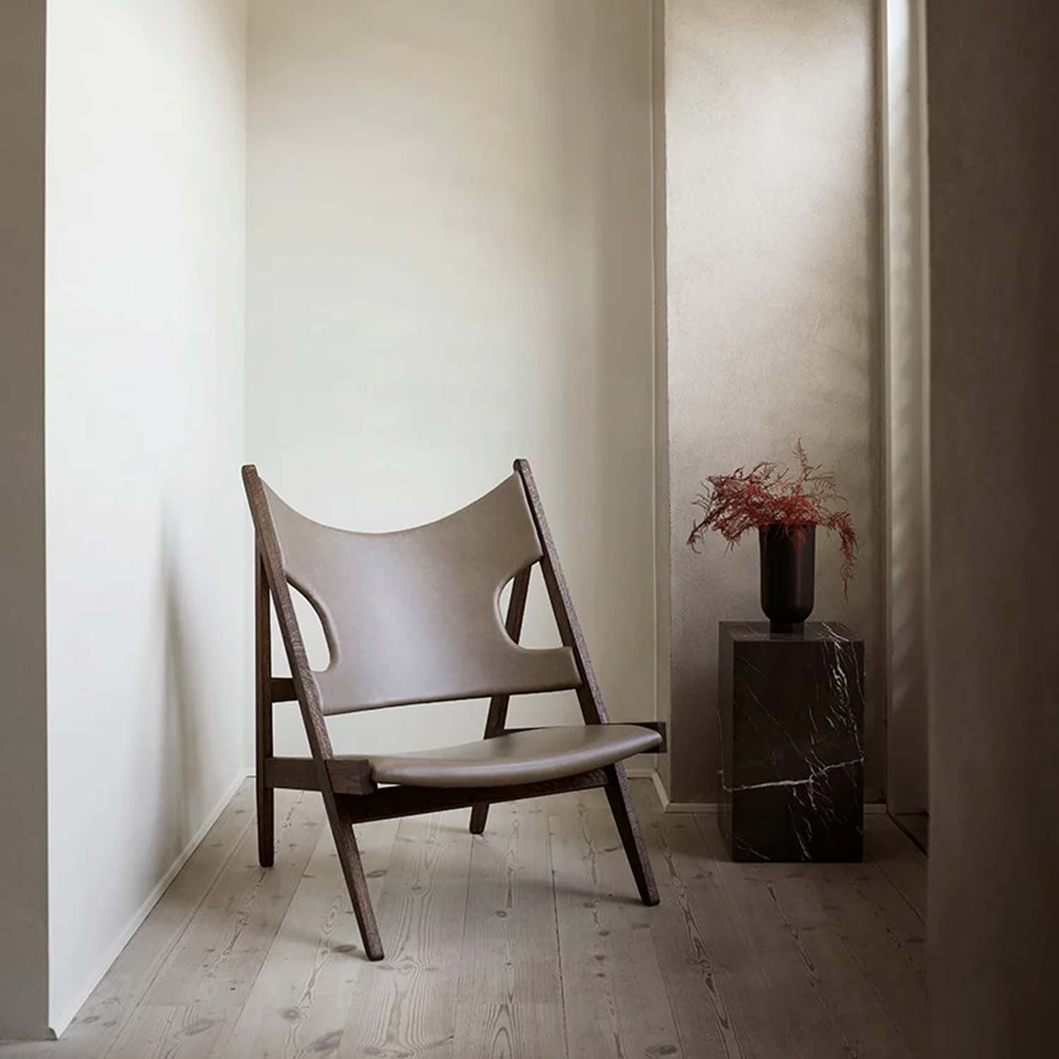 Audo - Knitting Lounge Chair dark stained oak/dakar