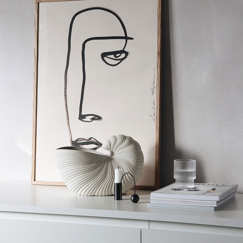 raum blick ferm living ripples glaeser klar  balance kerzenstaender schwarz ferm living shell pott off white muschel 58964