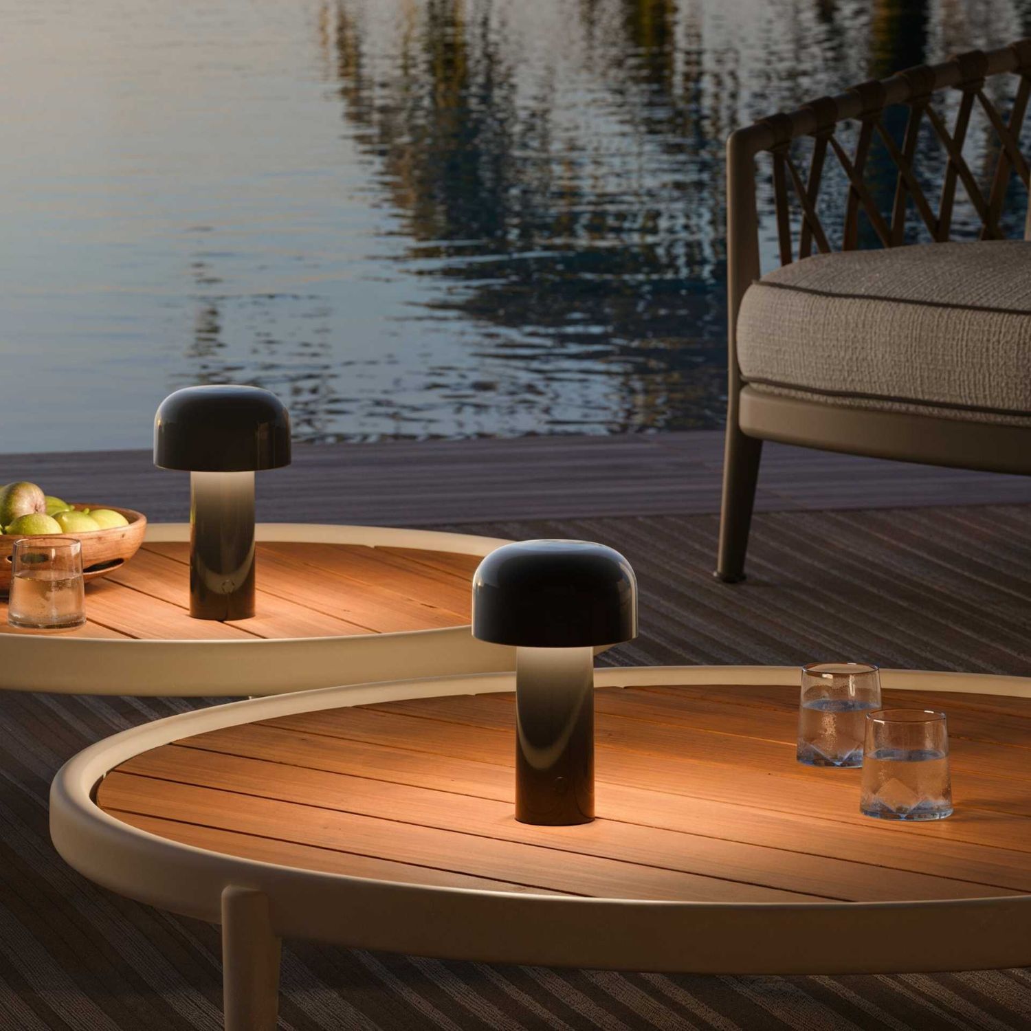 Flos - Bellhop Unplugged Akku-Tischleuchte weiß