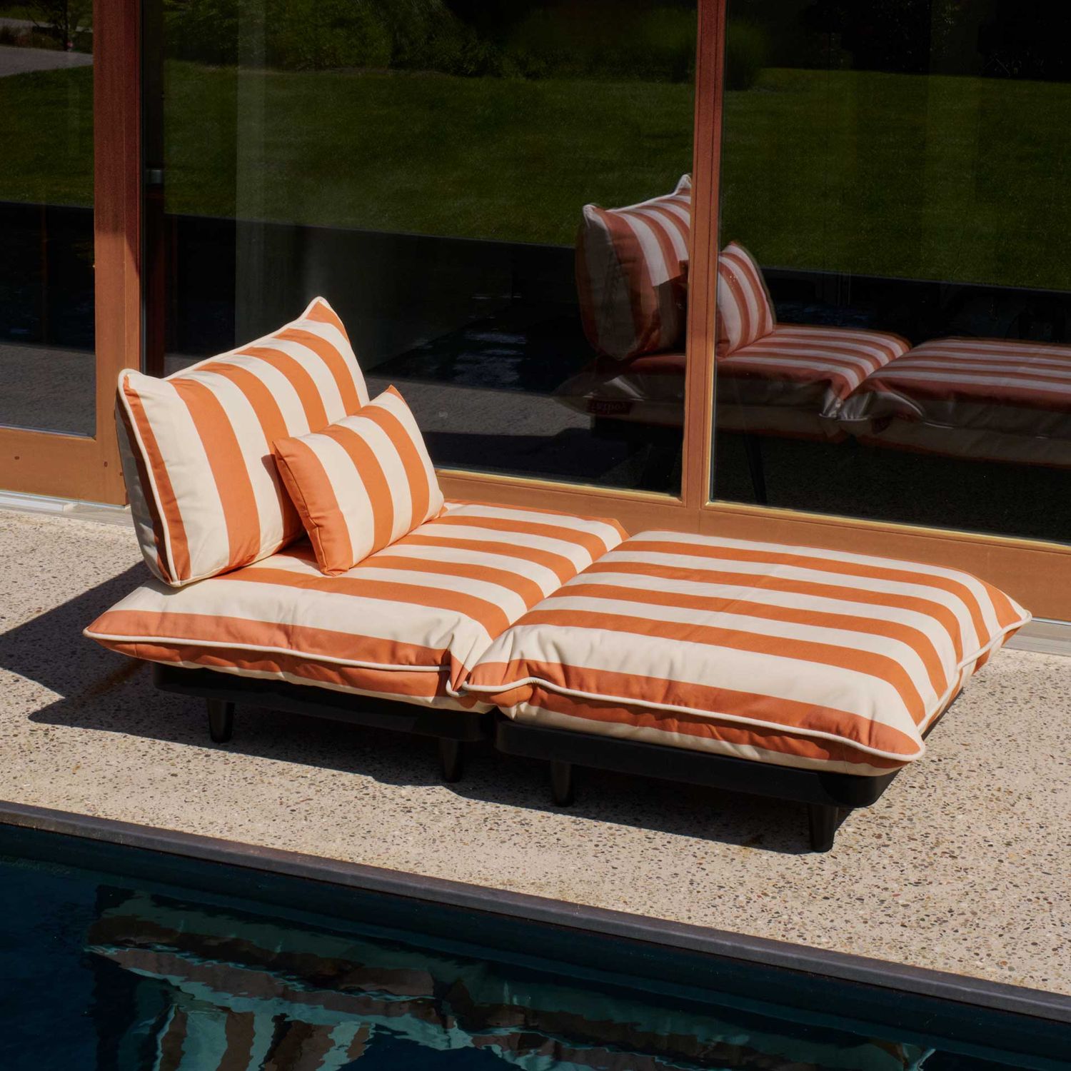 Fatboy - Paletti Stripe Orange Creme Sitzecke rechts