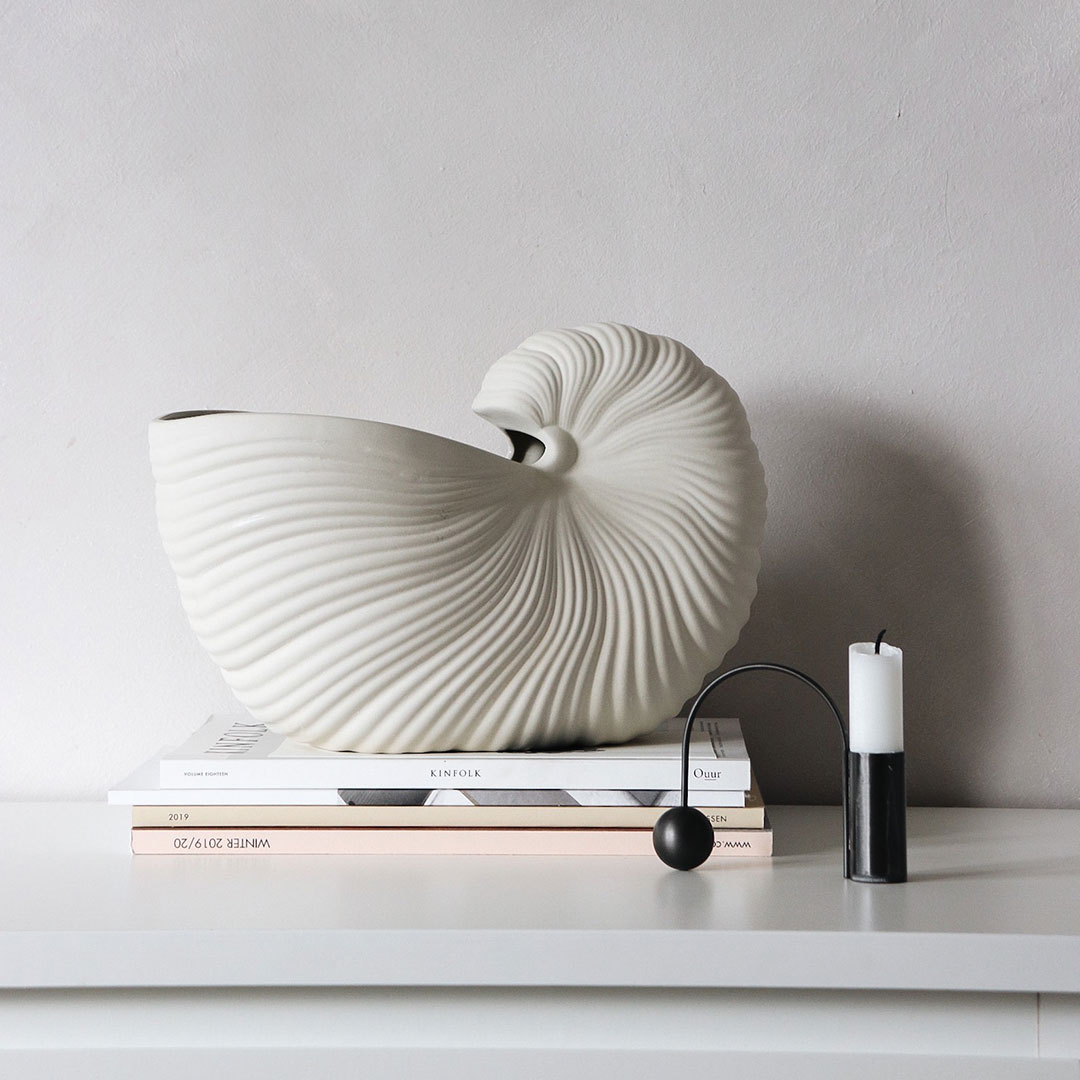 raum blick ferm living shell pott off white muschel ferm living balance kerzenstaender schwarz 58962
