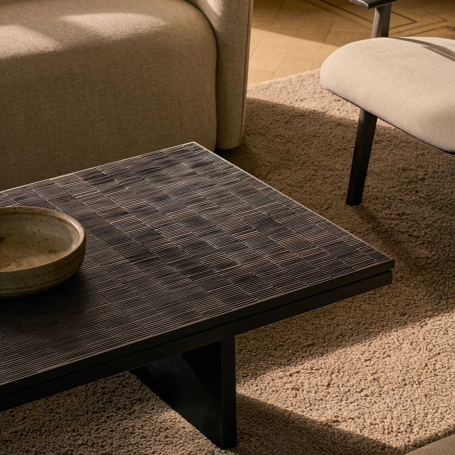 Ethnicraft - Grooves Couchtisch Teak off black 135 x 65 cm