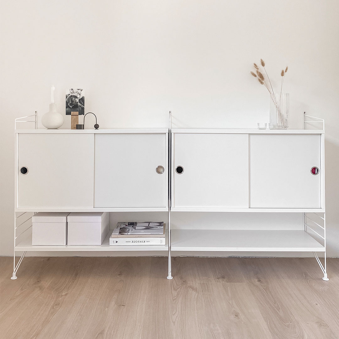 raum blick string regal seitenteile schrank schubladen regalboden weiss ferm living balace kerzenhalter schwarz 59283 18023