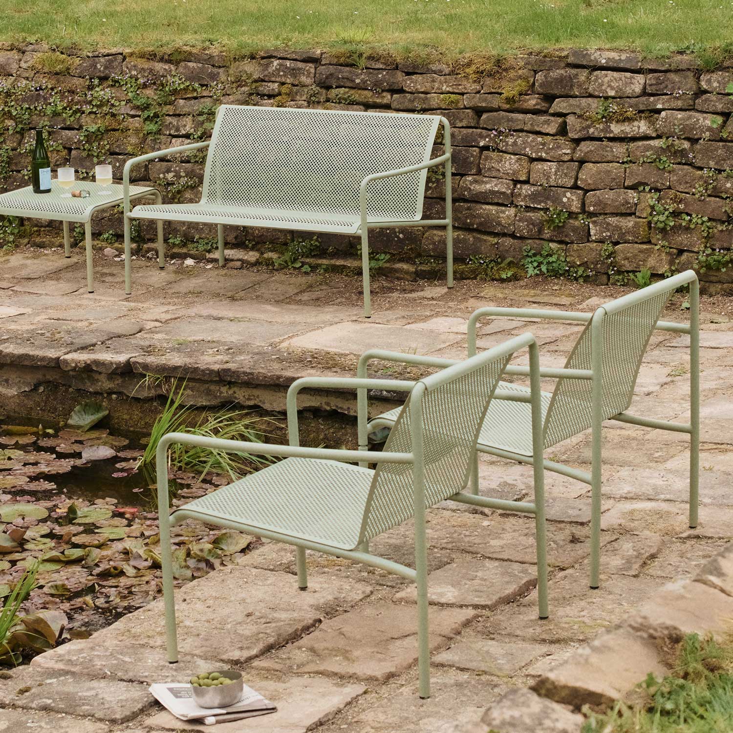 Ferm Living - Dapple Outdoor Stuhl breit tea green